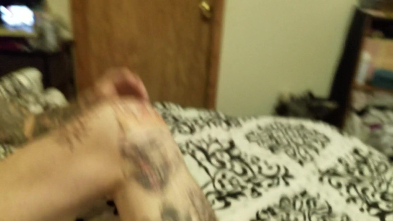 Satin Lady: Wanita Satin Mainan Dengan Dirinya Dan Jrock menghisap fikirannya.