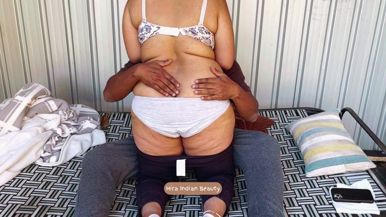 Hot 365 Entertainments: Une grosse tatie desi se fait doigter le cul rond...