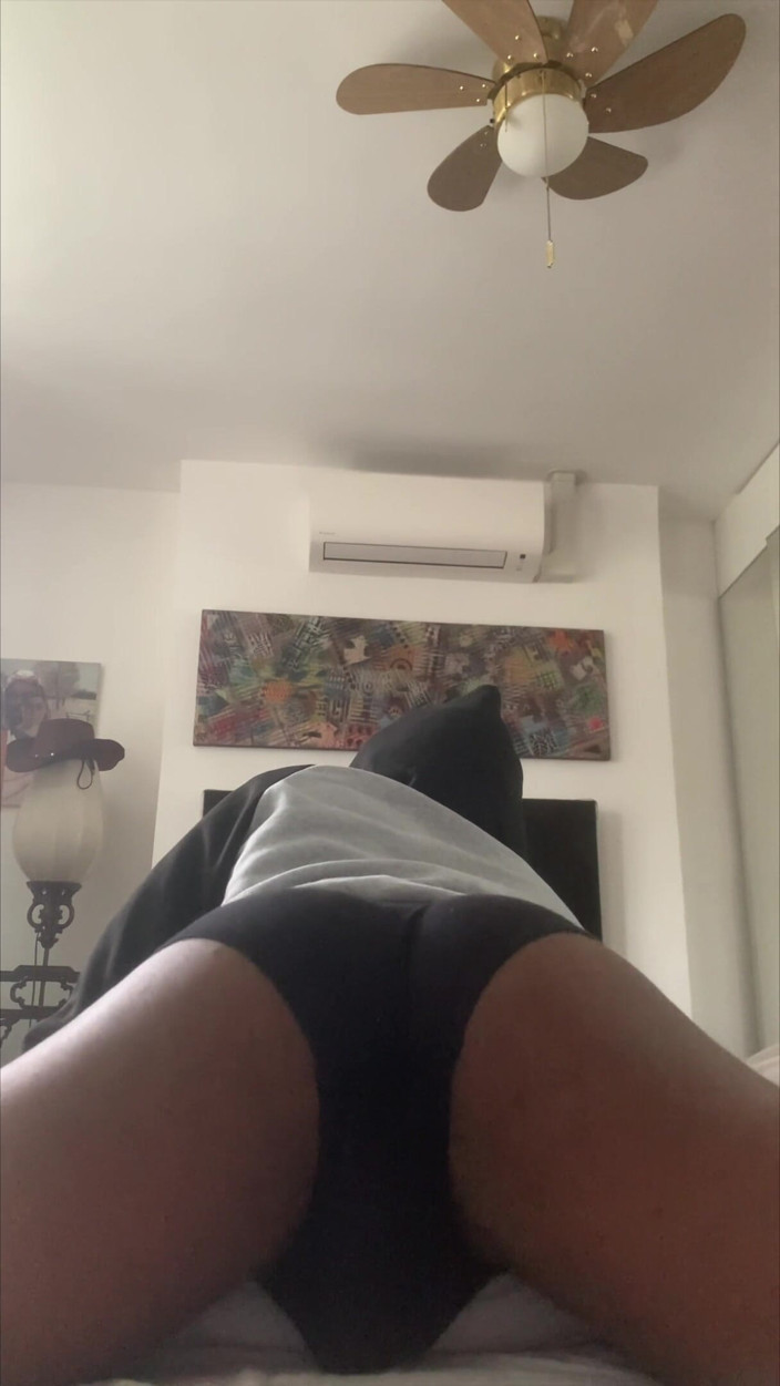 James Beakerman: Guardami praticare scopando i cuscini e twerkando da dietro con...