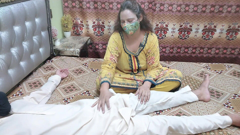 Pakistani CoupleX: Desi indienne, une belle copine desi amateur taille une pipe