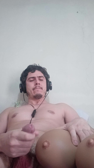 Tabasco Jake: Pohledný muž v rozpacích přichází v tlustém stříká na velká...