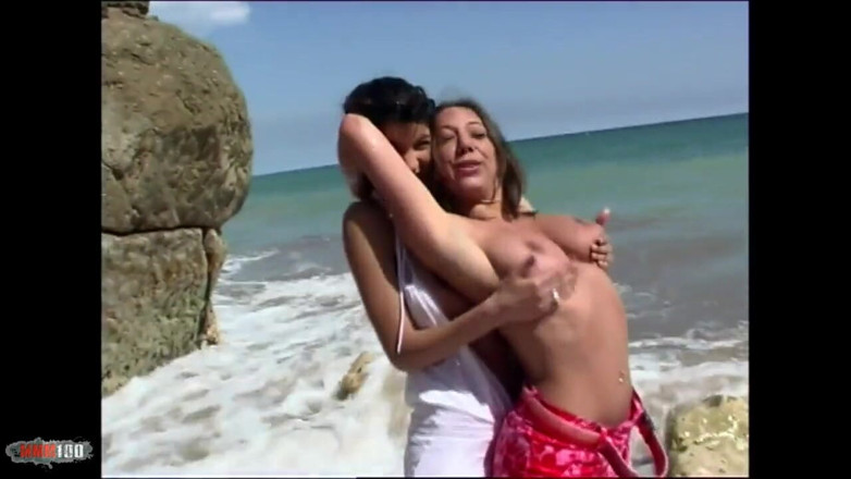 MMM100: Marie lynne dan lyam lagi asik bersenang-senang di laut