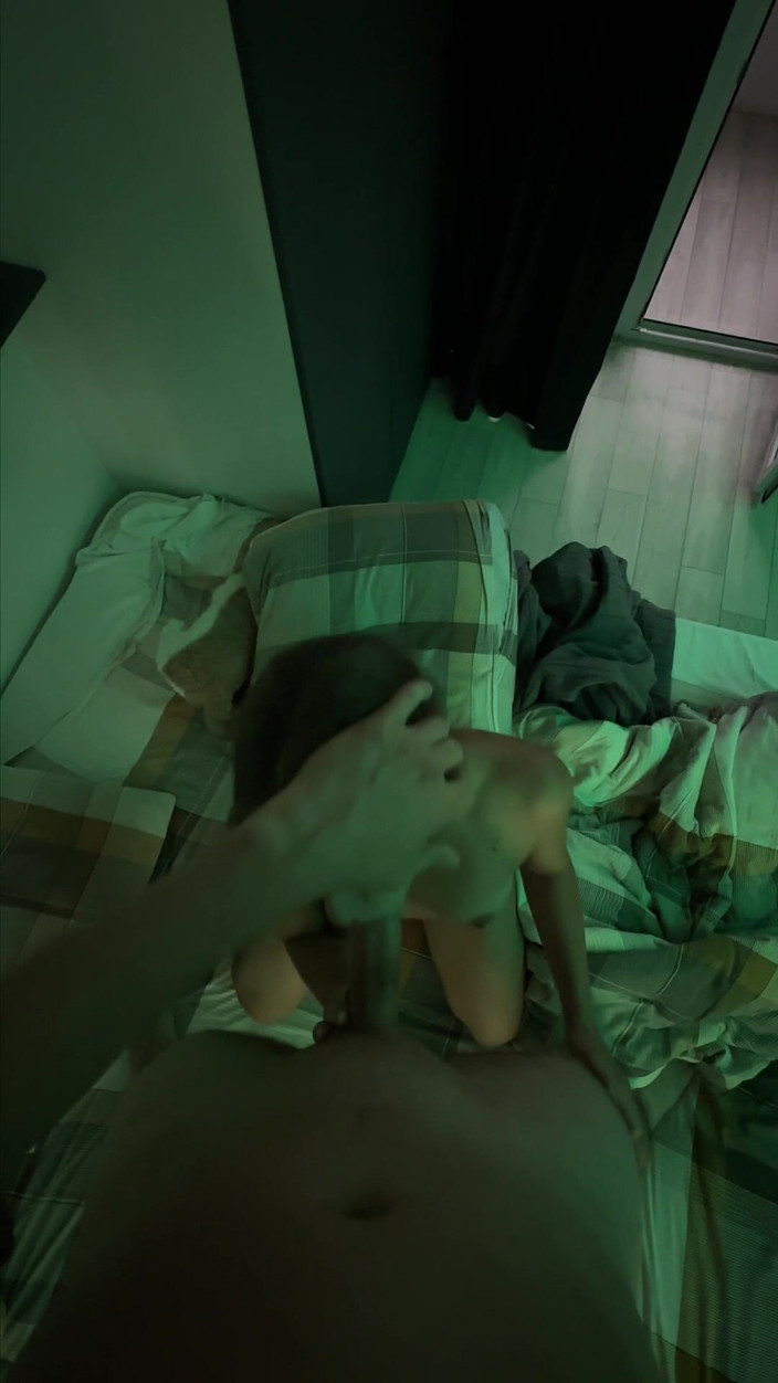 HomeVideoLive: Une fille baise son voisin et hurle le nom de...