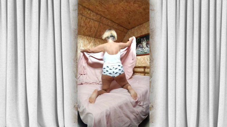 Lukerya: Hete huisvrouw Lukerya. Winterochtend bij een kopje koffie.