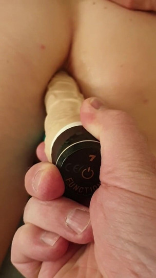 Porn4you413: Anal und muschi poke mit 2 sexspielzeugen mit tiefem hals ficken...