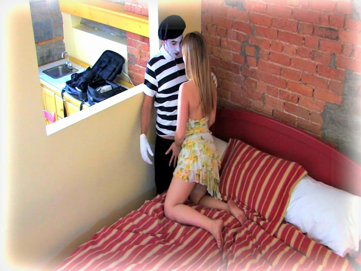 Dirty male dom, femdom, spanking and pegging vids: Mime tranquila le da a la belleza rubia una paliza