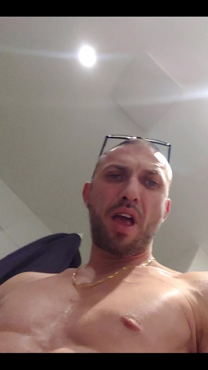 Boy jerking off: Im Home