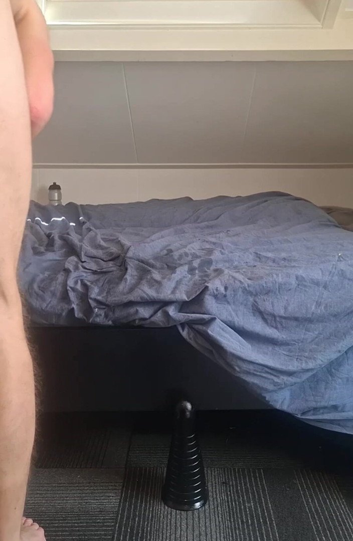 NoFace Twink X: Aşırı anal delik genişletme büyük dildo - üçlü anal