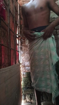 Indian Tamil Boy Ready to Bathing Video