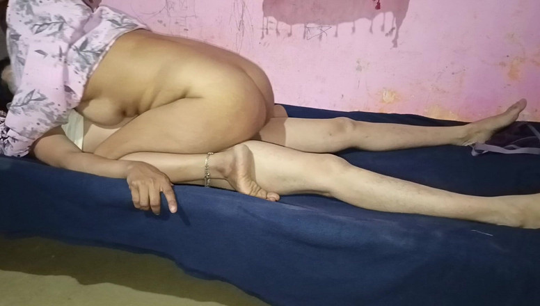 Kavita69: Індійська дружина бхабхі мастурбувала свого чоловіка і подарувала йому задоволення