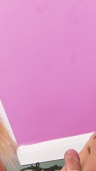 ホットで大きなお尻シーン - 4_two ランジェリー姿のセクシーな胸のブロンドがペニスと射精を共有する