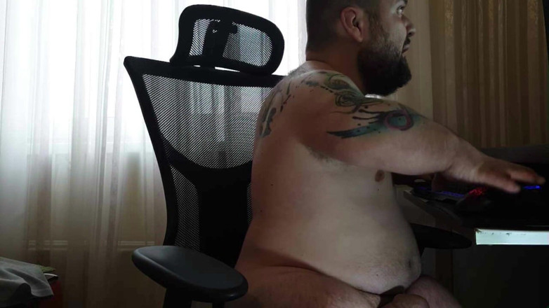 MiniCorgi: Big dick midget jerk off