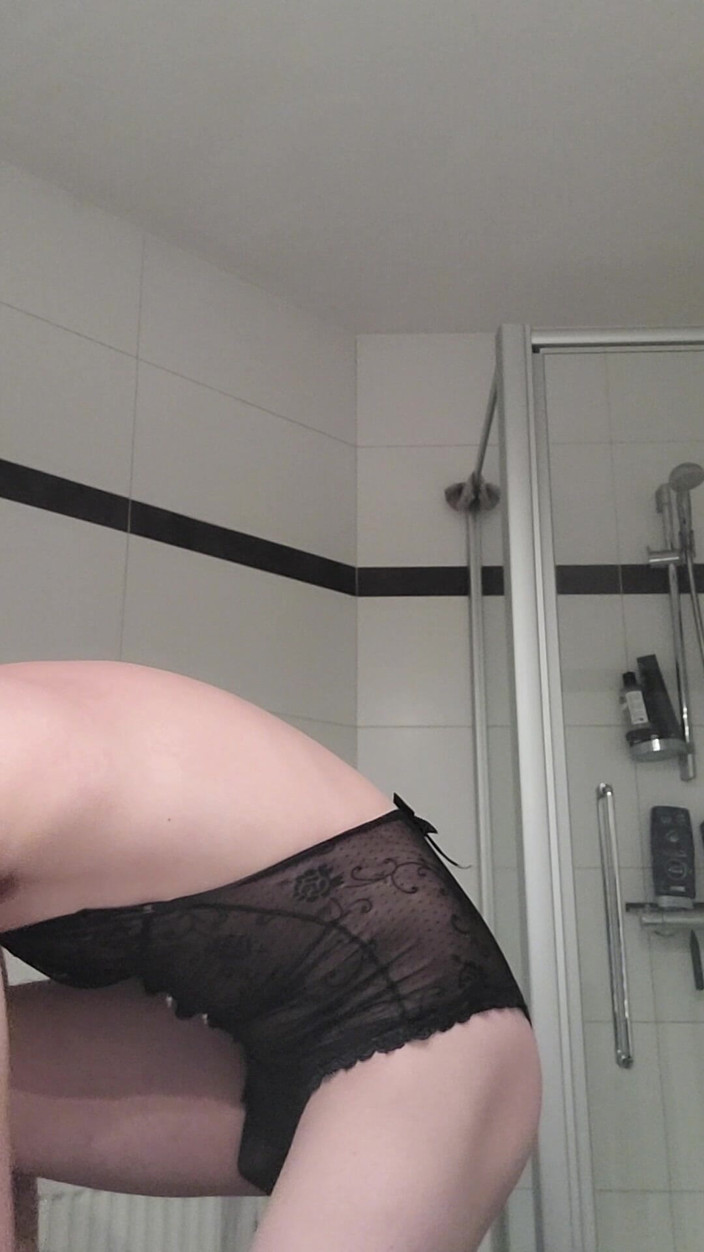 Newboy Straight: Hetero jongen in zwarte sexy lingerie