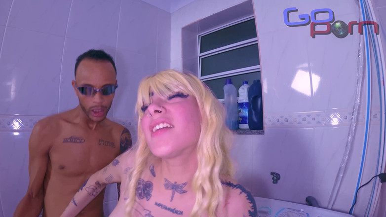 Go porn!: Ten chlap přišel zezadu a šukal kočku na pračce