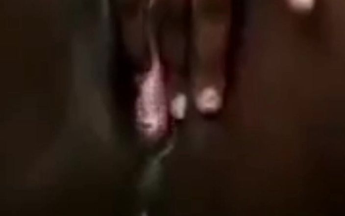 Barqueen: Casi atrapado masturbándose mi coño mojado