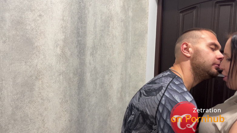 Zetration: O atleta depois do salão estava cansado, mas a menina...