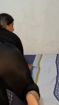 Latinoamerická dívka s velkým zadkem dostane dálkové ovládání