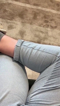 彼女は彼の睾丸が大嫌いです!!睾丸を蹴ったり踏みつけたり、汚れた足根で踏みつけたり!