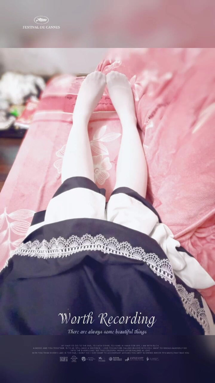 TsukiginAsayume: 男子の白いパンティストッキングとメイドの衣装