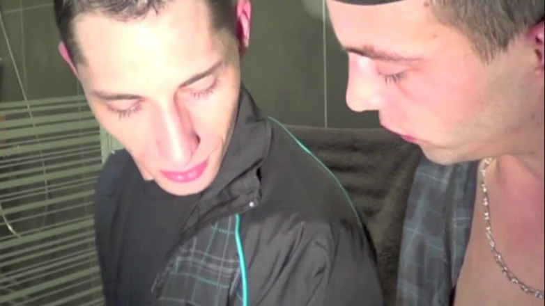Sneaker gay: Scally boy fuck in sneakers