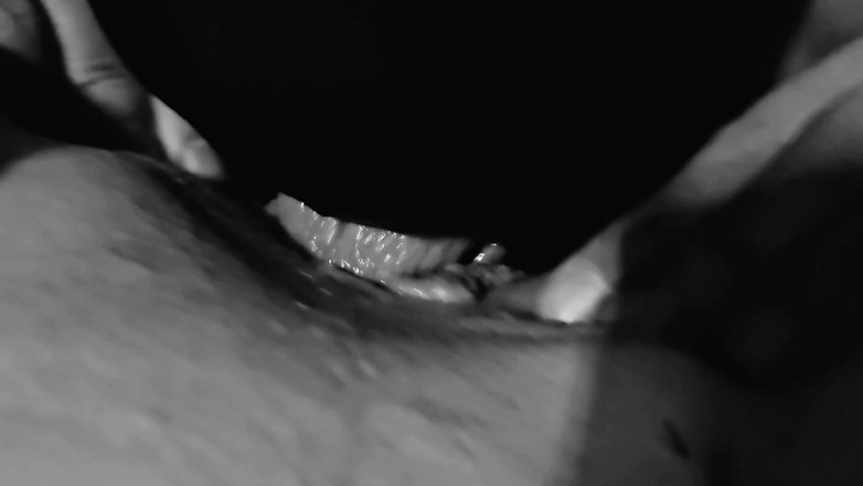 Misses Dickinson and Roughael: Lízání kundičky, prstění a fackování