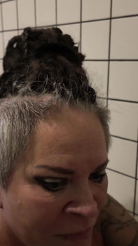 Kåta styvmamma flickvän sex i duschen
