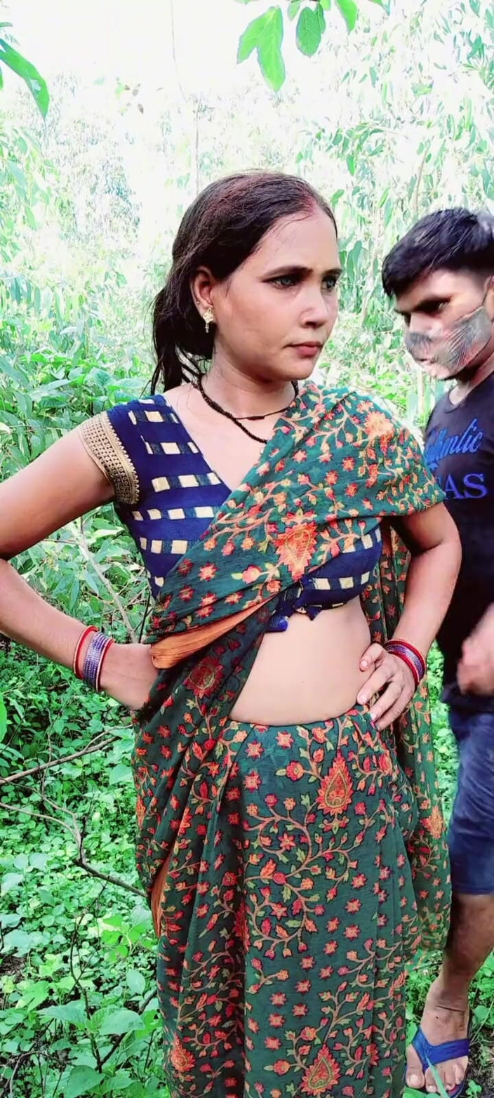 Renudbf: Była pora deszczowa i szwagierka była. Obaj wyszli i uprawiali...