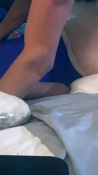 복종하는 금발의 옆에서 후배위 클로즈업