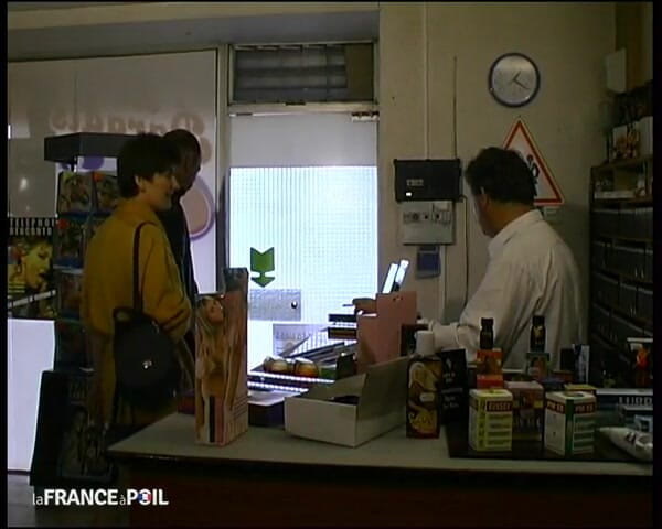 French Gonzo: Carole, 남친의 큰 뚱뚱한 손에 의해 가짜 가족의 계모!