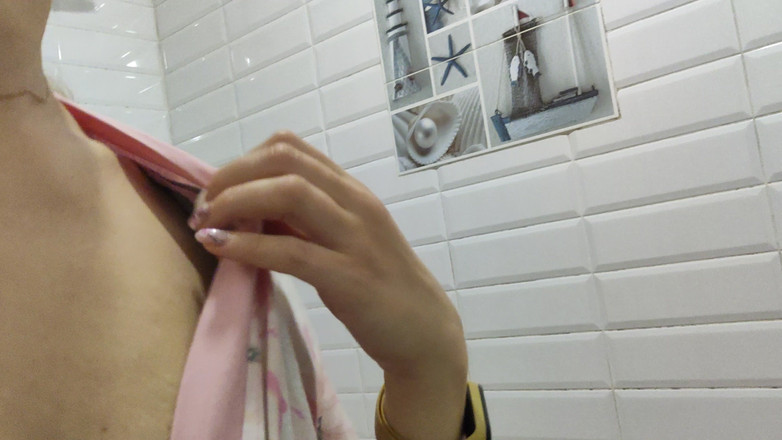 Risky Hairy Couple: 大きな女性の筋肉がしびらと動く