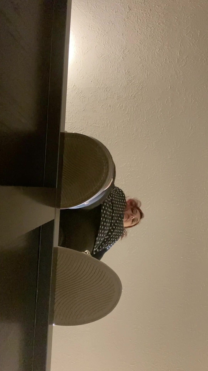 BellaBlast: Hangend aan richel - zal deze bbw je vingers stompen om...