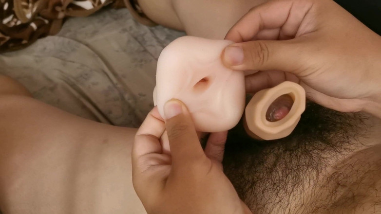 Milky Tata: Nesestříhaný čůrák šuká sexuální hračku a mrdku, hrajte si s čůrákem velmi zábavná