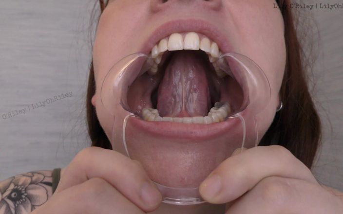 Lily O'Riley: Glasögon och gap: 11-min dental spekulumsträckt Dregnsession