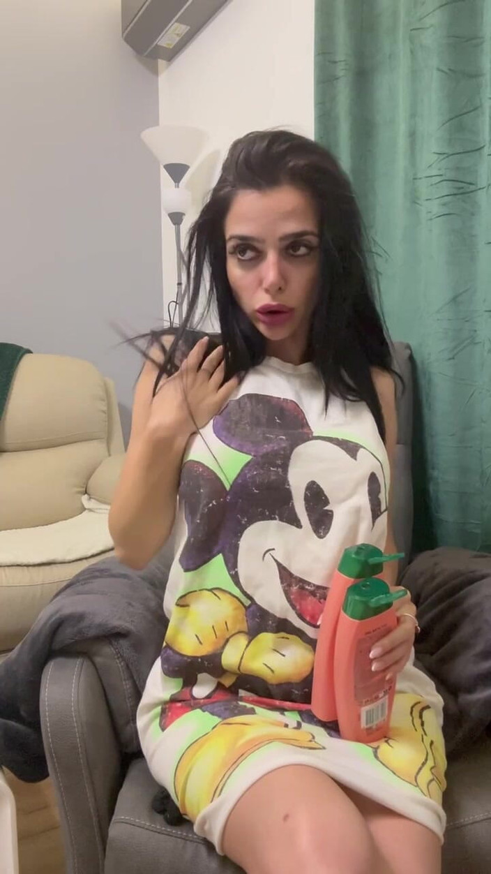 silicone_brunette: Joc și tachinare cu șampon