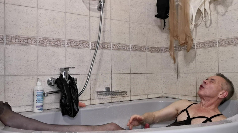 Sissy Cummy Lingerie: Episodio extra per l'iniziazione alla pratica dello strapon - selfie in...