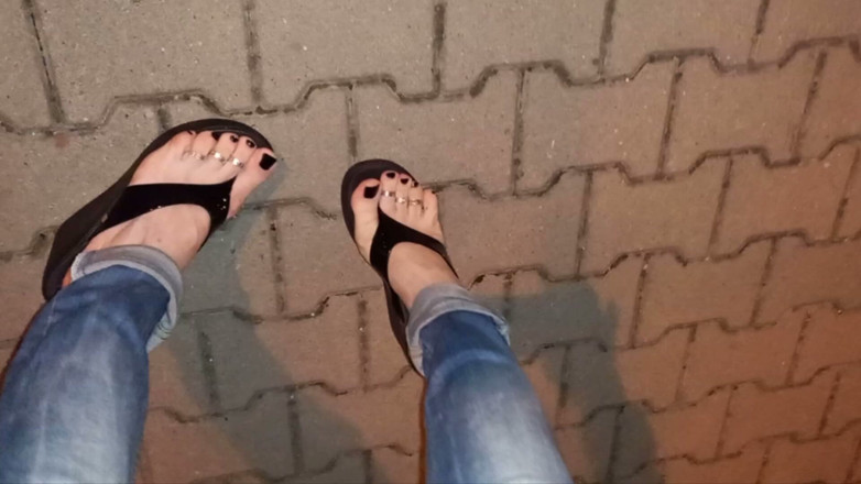 Heelex: Pieds sexy et tongs en latex