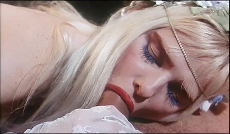 Vintage megastore: Cicciolina si cewek cantik lagi asik ngocok kontol - close up