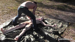 Bad boys bootcamp: Damien bị nện trên tarp