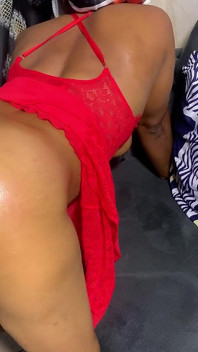 Ma copine mature adore ça par derrière pendant que sa grosse taille rebondit sur mon énorme coquin noir
