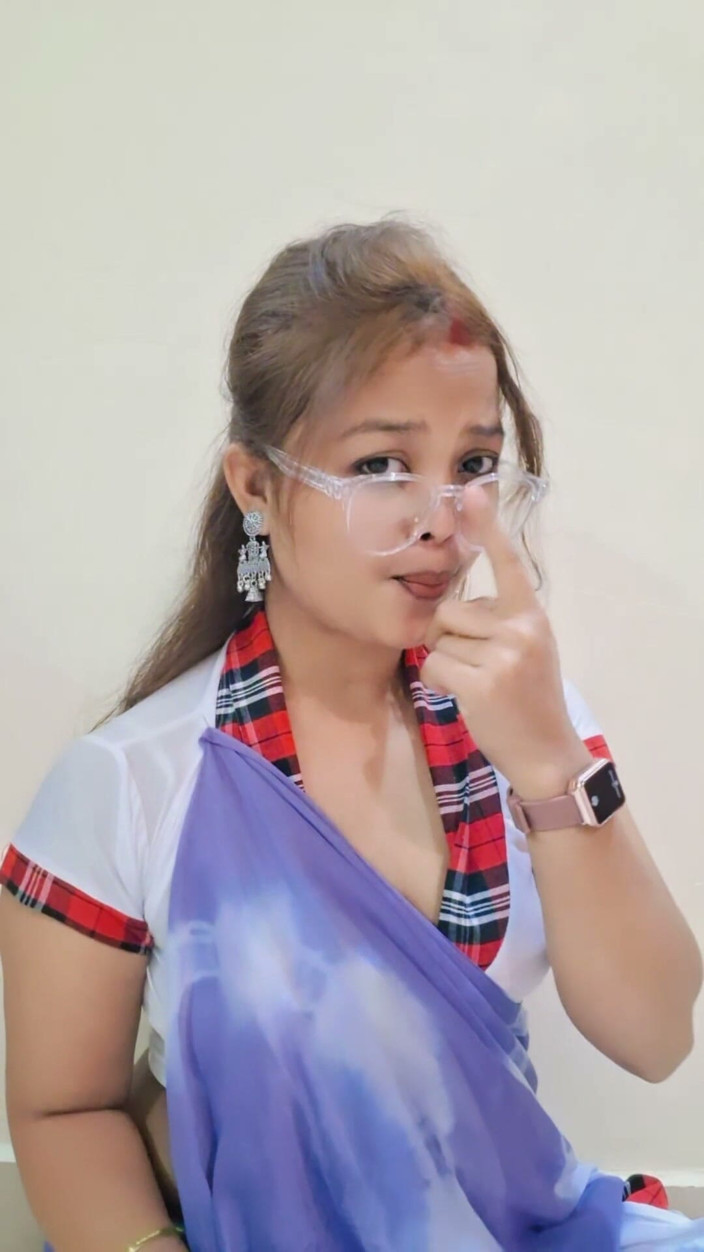 Mina Sardar: Beautiful Girl