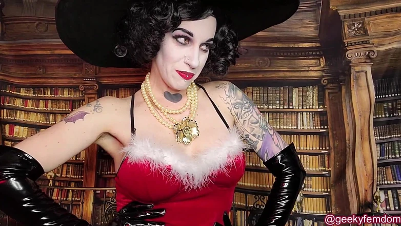 Geeky Femdom: Lady Dimitrescu假日礼物