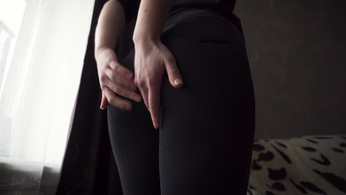 Teasecombo 4K: Máy bay bà già gợi cảm trong chiếc quần jean đen...