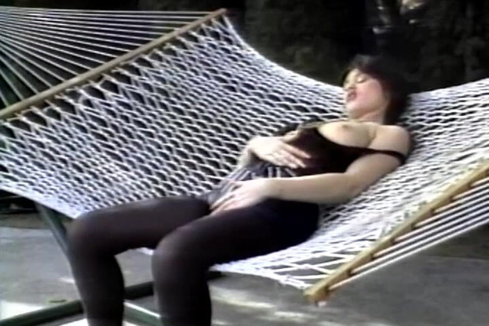 Vintage Babes: She Likes to Deepthroat Before Assfuck