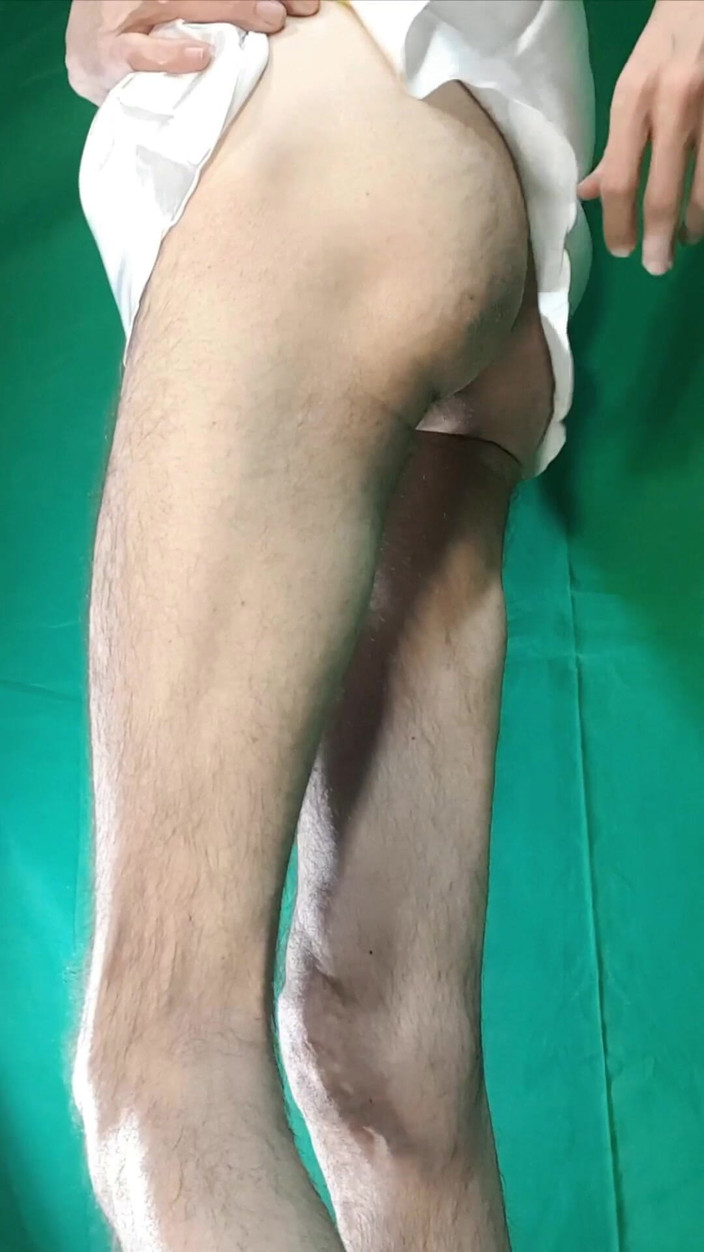 HeIsSooThin: Gelber plaidischer tanga und satin-weißes nachthemd