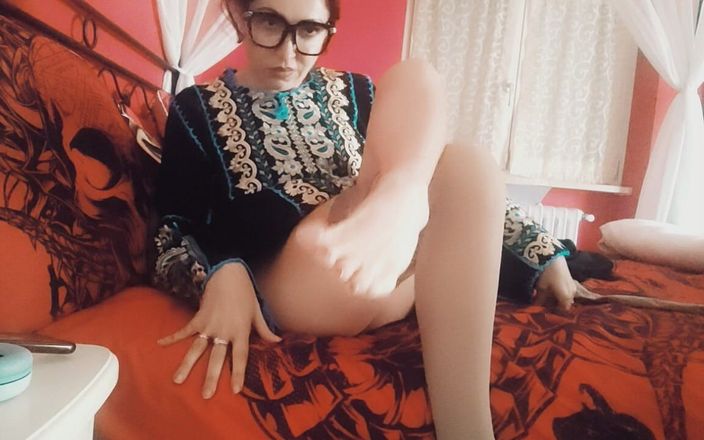 Savannah fetish dream: Fetish kaki bersilang dengan gadis arab seksi