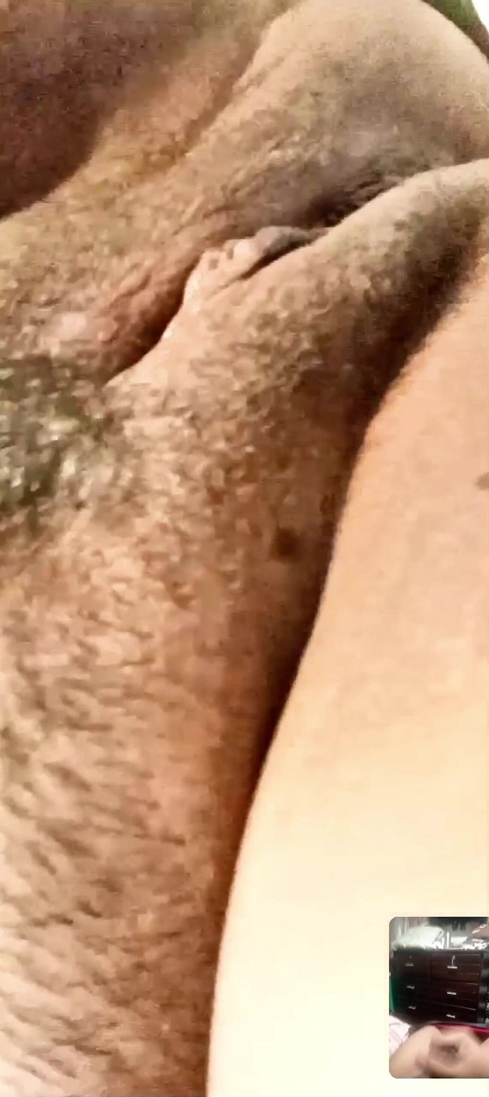 Sofixxx: Gorąca rozmowa wideo z pulchną dużą dupą, która wkłada marchew...