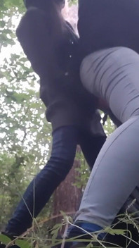 Trois inconnus dans la forêt - illusion lesbienne