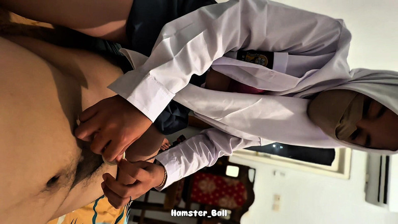 Hamster_Ball: Hidžáb dívka z islámské internátní vysoké školy 18+ cvičí biologii se svým...