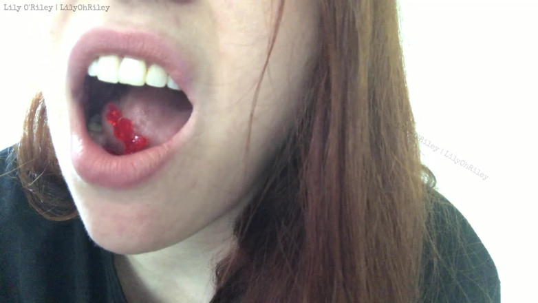 Lily O'Riley: Kaugummi-bär, konsum mit mundgeräuschen