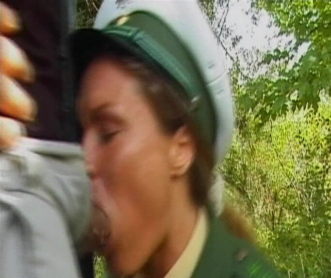 GOLDLIGHT - OFFICIAL: Une MILF allemande blonde tatouée se fait baiser dehors par...